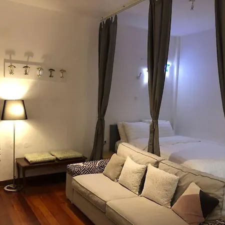 με θέα πλατεία στο κέντρο της πόλης