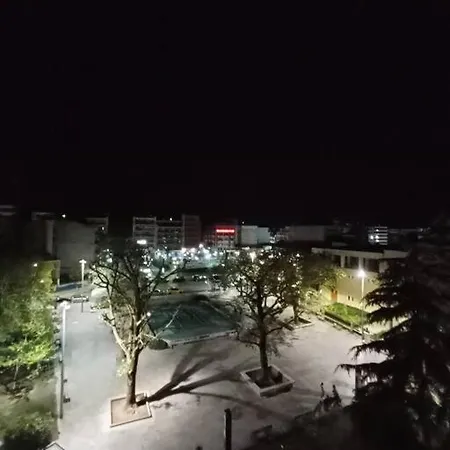 Appartement με θέα πλατεία στο κέντρο της πόλης *