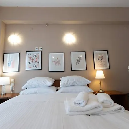 με θέα πλατεία στο κέντρο της πόλης * Larissa