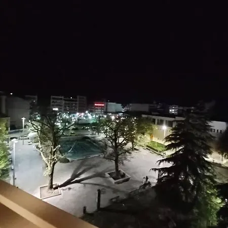 Apartment διαμέρισμα με θέα πλατεία στο κέντρο της πόλης Larissa