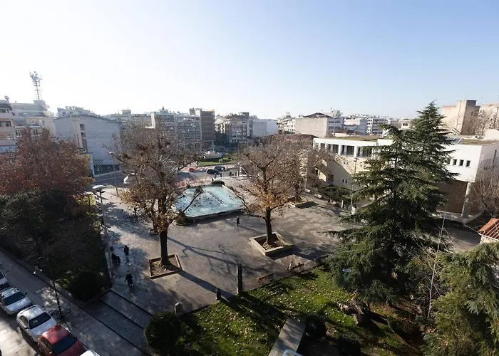 με θέα πλατεία στο κέντρο της πόλης Apartment Larissa