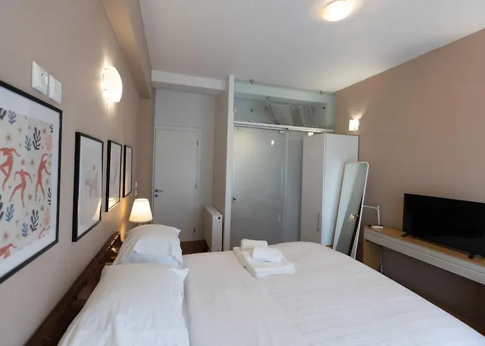 με θέα πλατεία στο κέντρο της πόλης *