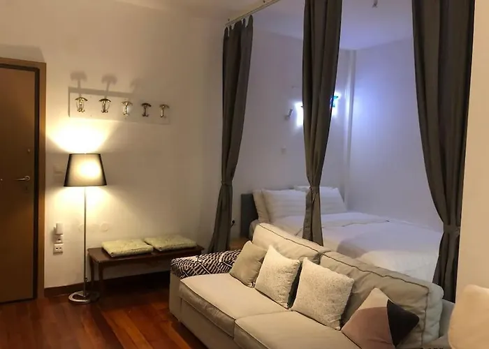 με θέα πλατεία στο κέντρο της πόλης