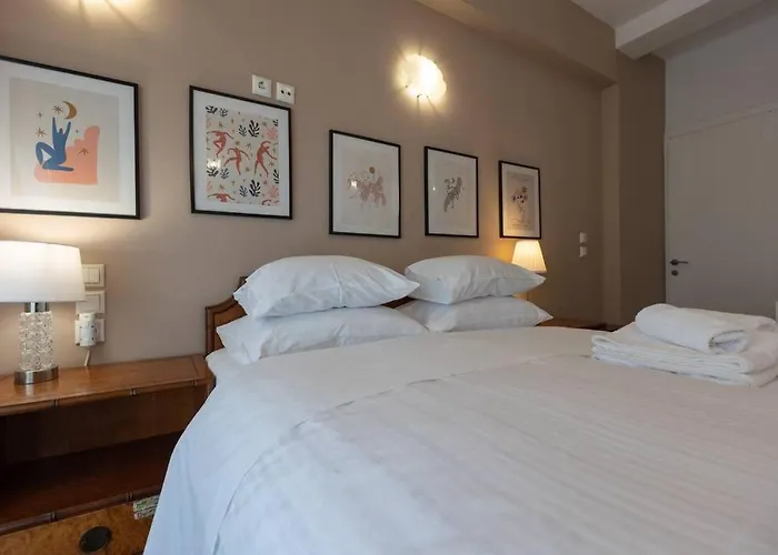 Apartment με θέα πλατεία στο κέντρο της πόλης *