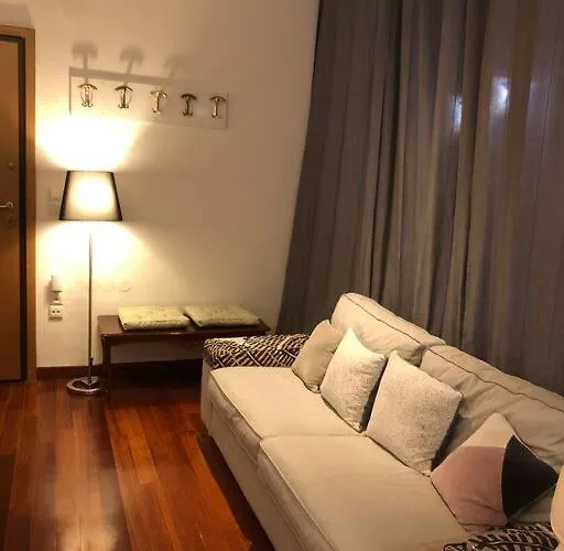 με θέα πλατεία στο κέντρο της πόλης Apartment