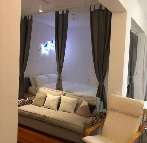 με θέα πλατεία στο κέντρο της πόλης *